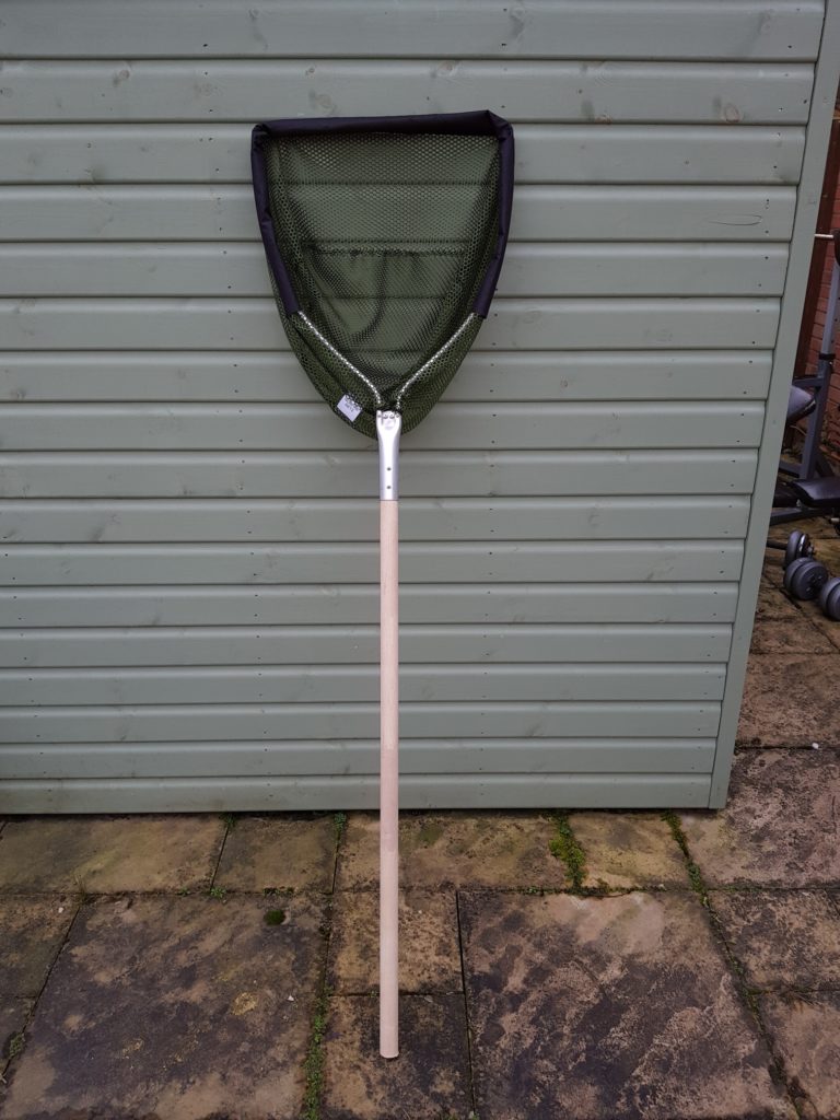 19" Fish Farm D Net on a 1.2m long x 35mm heavy duty wooden handle